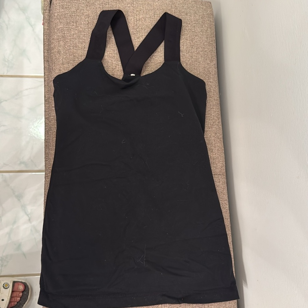EUC women’s Lululemon workout top - Picture 3 of 5